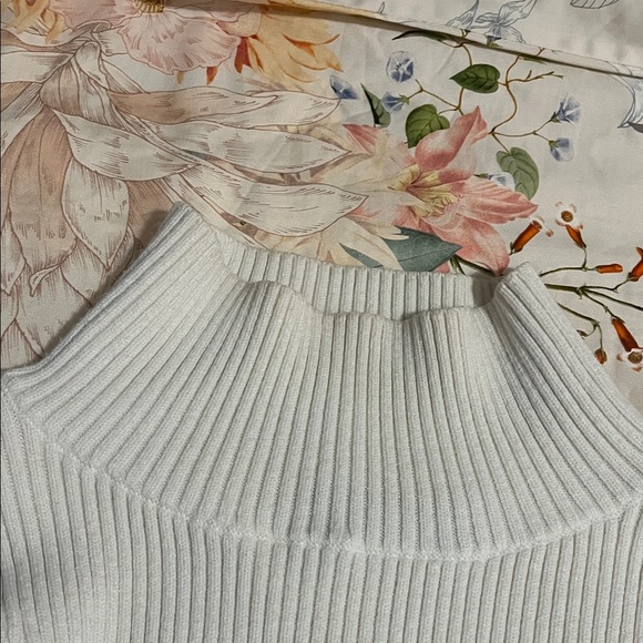 Club Monaco White Textured Turtleneck Sweater - Picture 5 of 5